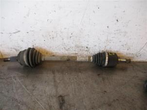 Used Front drive shaft, left Peugeot 308 (L3/L8/LB/LH/LP) 1.6 HDi Price on request offered by Autohandel-Smet Gebroeders NV