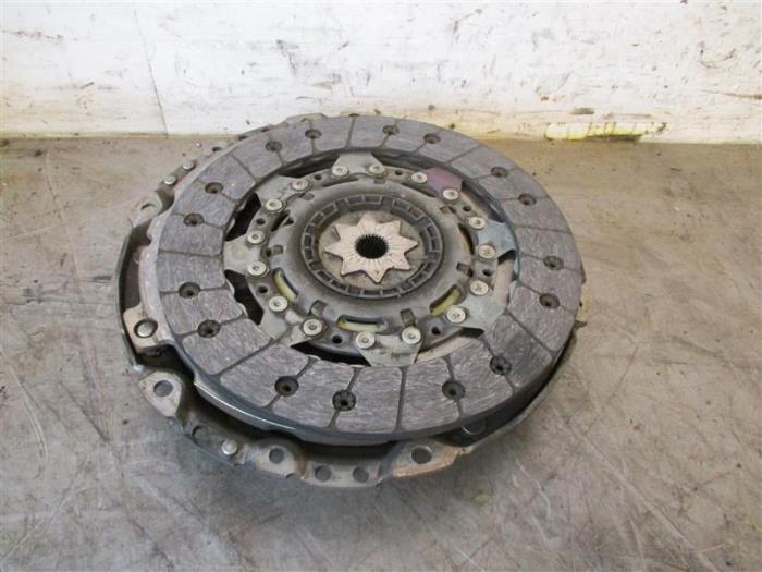 Pressure plate from a Opel Astra K Sports Tourer 1.2 Turbo 12V 2020