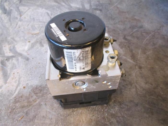 Begagnade ABS-pump Volvo V40 Cross Country (MZ) 2.0 D3 20V Pris på förfrågan erbjuds av Autohandel-Smet Gebroeders NV