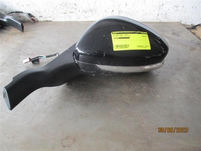 Wing mirror, left from a Peugeot 2008 (CU) 1.6 BlueHDi 120 2018