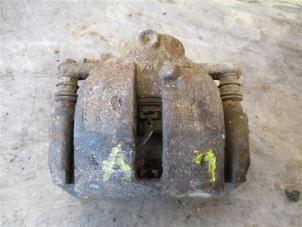 Used Front brake calliper, left Mercedes B (W245,242) 2.0 B-180 CDI 16V Price on request offered by Autohandel-Smet Gebroeders NV