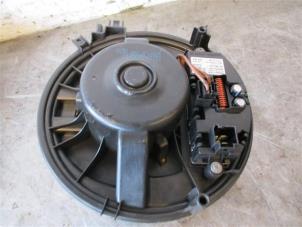 Usados Motor de ventilador de calefactor Volkswagen Golf VII Variant (AUVV) Precio de solicitud ofrecido por Autohandel-Smet Gebroeders NV