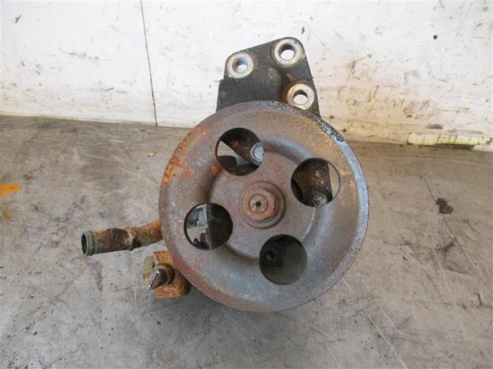 Usagé Pompe de direction Nissan Navara (D40) 3.0 dCi V6 24V DPF 4x4 Prix sur demande proposé par Autohandel-Smet Gebroeders NV
