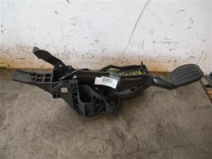 Used Brake pedal Opel Combo Cargo 1.5 CDTI 100 Price on request offered by Autohandel-Smet Gebroeders NV