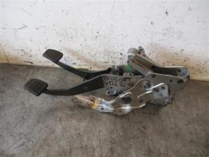 Used Set of pedals Peugeot 108 1.0 12V Price on request offered by Autohandel-Smet Gebroeders NV