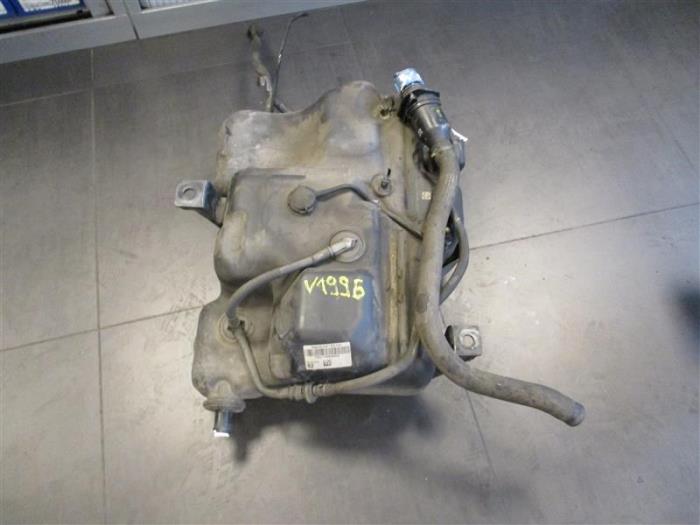 Gebrauchte Adblue Tank Renault Trafic Passenger (1JL/2JL/3JL/4JL) 1.6 dCi 125 Twin Turbo Preis auf Anfrage angeboten von Autohandel-Smet Gebroeders NV