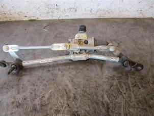 Used Wiper motor + mechanism Dacia Lodgy (JS) 1.5 Blue dCi 95 Price on request offered by Autohandel-Smet Gebroeders NV
