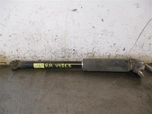 Used Rear shock absorber, right Chevrolet Cruze SW 1.7 D 110 Price on request offered by Autohandel-Smet Gebroeders NV