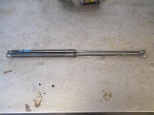 Used Set of tailgate gas struts Chevrolet Cruze SW 1.7 D 110 Price on request offered by Autohandel-Smet Gebroeders NV