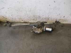 Used Wiper motor + mechanism Chevrolet Cruze SW 1.7 D 110 Price on request offered by Autohandel-Smet Gebroeders NV
