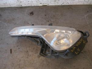 Used Fog light, front left Kia Sportage Price on request offered by Autohandel-Smet Gebroeders NV