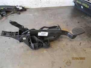 Used Brake pedal Peugeot 5008 II (M4/MC/MJ/MR) 1.5 BlueHDi 130 Price on request offered by Autohandel-Smet Gebroeders NV