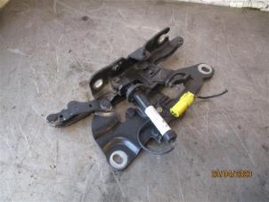 Used Front door hinge, left BMW 5 serie Touring (F11) 520d 16V Price on request offered by Autohandel-Smet Gebroeders NV