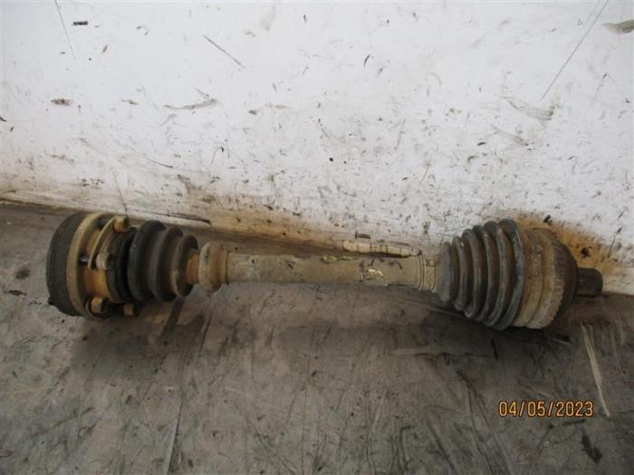 Front drive shaft, right from a Volkswagen Transporter T4 2.5 TDI 2002