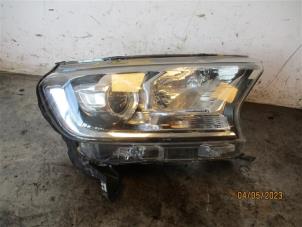Used Headlight, right Ford Ranger 3.2 TDCi 20V 4x4 Price on request offered by Autohandel-Smet Gebroeders NV