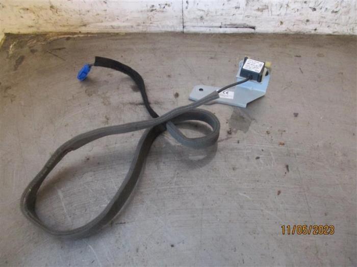 Używane Antena GPS Renault Kangoo Express (FW) Cena na żądanie oferowane przez Autohandel-Smet Gebroeders NV