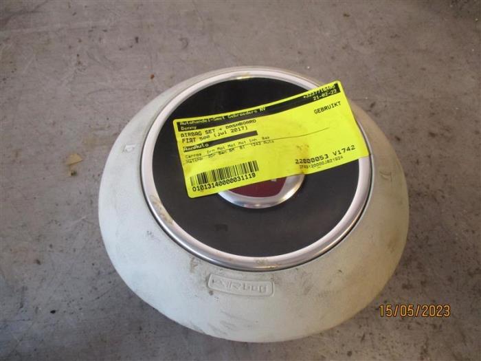 Left airbag (steering wheel) from a Fiat 500 (312) 1.2 69 2017