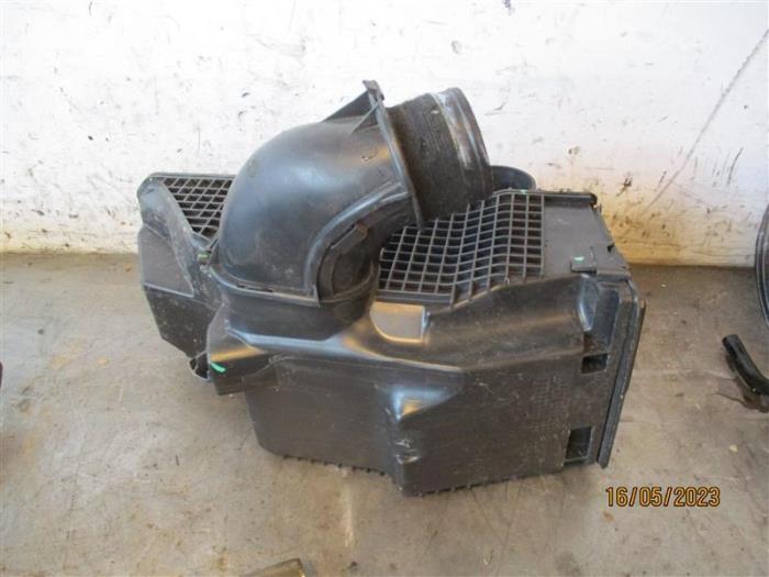 Air box from a Dacia Duster (HS) 1.2 TCE 16V 2016