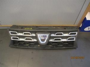 Used Grille Dacia Duster (HS) 1.2 TCE 16V Price on request offered by Autohandel-Smet Gebroeders NV