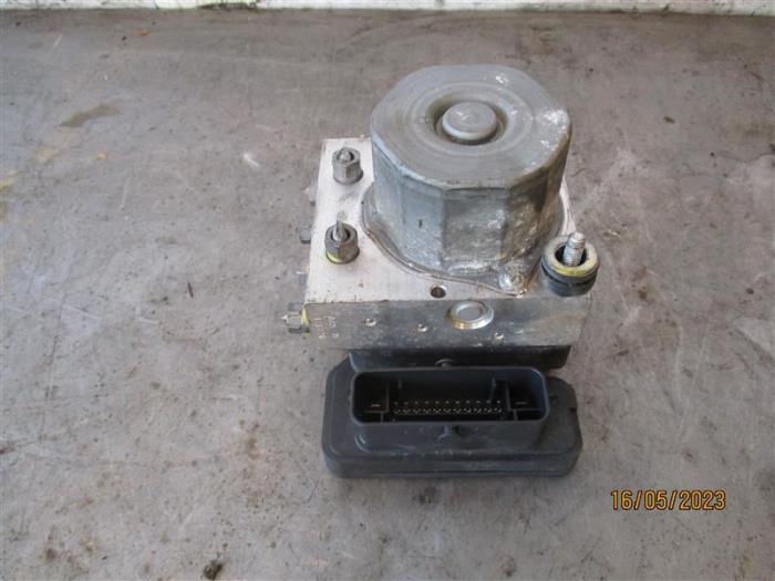Gebrauchte ABS Pumpe Dacia Duster (HS) 1.2 TCE 16V Preis auf Anfrage angeboten von Autohandel-Smet Gebroeders NV