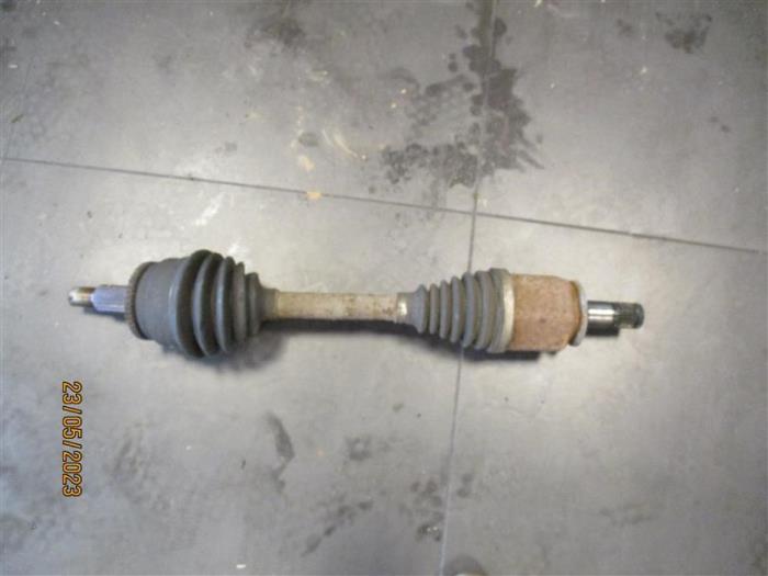 Front drive shaft, left from a Landrover Range Rover Sport 2005