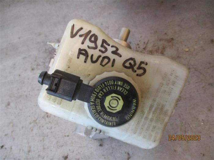 Used Master cylinder Audi Q5 (8RB) Price on request offered by Autohandel-Smet Gebroeders NV