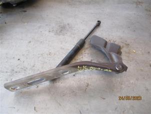 Used Set of gas struts for boot Audi Q5 (8RB) Price on request offered by Autohandel-Smet Gebroeders NV