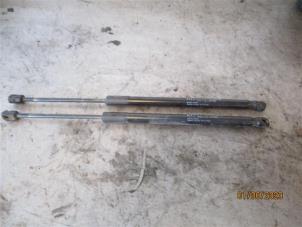 Used Set of tailgate gas struts Hyundai iX20 (JC) 1.6 CRDi 16V VGT Price on request offered by Autohandel-Smet Gebroeders NV