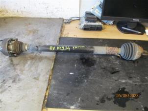 Used Front drive shaft, right Volkswagen Golf Plus (5M1/1KP) 1.9 TDI 90 Price on request offered by Autohandel-Smet Gebroeders NV