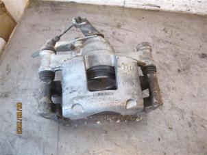 Used Front brake calliper, right Opel Movano 2.3 CDTi 16V RWD Price on request offered by Autohandel-Smet Gebroeders NV