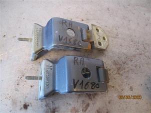 Used Rear door hinge, right Fiat Ducato (250) Price on request offered by Autohandel-Smet Gebroeders NV