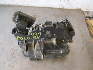 Used Front door lock mechanism 4-door, right Volkswagen Polo VI (AW1) 1.0 MPI 12V Price on request offered by Autohandel-Smet Gebroeders NV