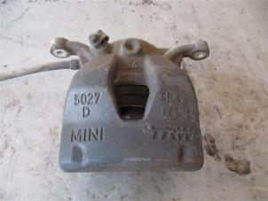 Used Rear brake calliper, right Mini Countryman (R60) 2.0 Cooper D 16V Autom. Price on request offered by Autohandel-Smet Gebroeders NV