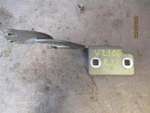 Used Front door hinge, right Peugeot Partner Price on request offered by Autohandel-Smet Gebroeders NV