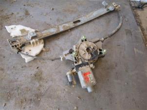Used Door window motor Kia Stonic (YB) 1.0i T-GDi 12V Price on request offered by Autohandel-Smet Gebroeders NV