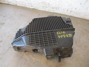 Used Air box Renault Clio IV (5R) 0.9 Energy TCE 75 12V Price on request offered by Autohandel-Smet Gebroeders NV