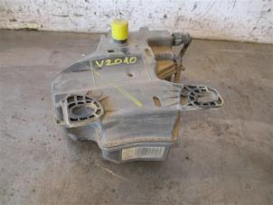 Used Additive tank Peugeot 308 (L3/L8/LB/LH/LP) 1.6 BlueHDi 115 Price on request offered by Autohandel-Smet Gebroeders NV