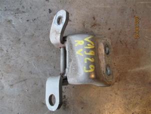 Used Front door hinge, right Honda Civic (FK/FN) 1.4 i-Dsi Price on request offered by Autohandel-Smet Gebroeders NV