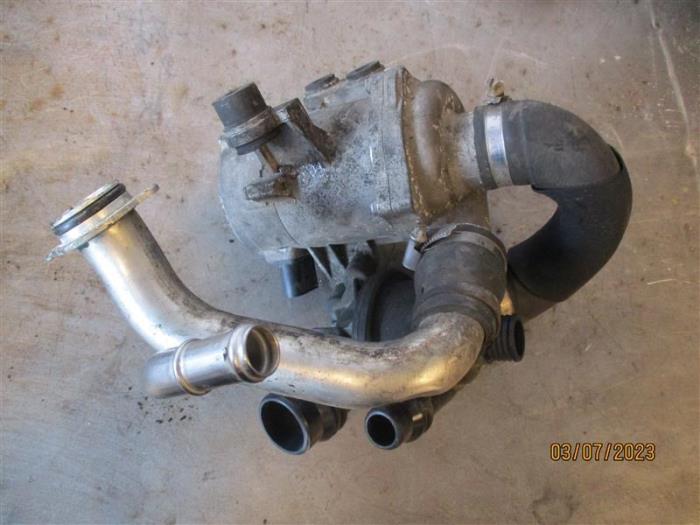 Begagnade Extra vattenpump BMW 3-Serie Pris på förfrågan erbjuds av Autohandel-Smet Gebroeders NV