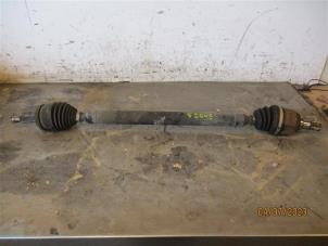 Used Front drive shaft, right Kia Cee'd (JDB5) 1.6 CRDi 16V VGT Price on request offered by Autohandel-Smet Gebroeders NV