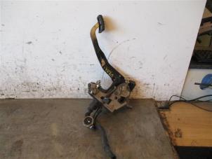Used Clutch pedal Kia Cee'd (JDB5) 1.6 CRDi 16V VGT Price on request offered by Autohandel-Smet Gebroeders NV
