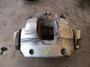 Used Front brake calliper, left Volvo XC60 I (DZ) 2.0 D3 16V Price on request offered by Autohandel-Smet Gebroeders NV