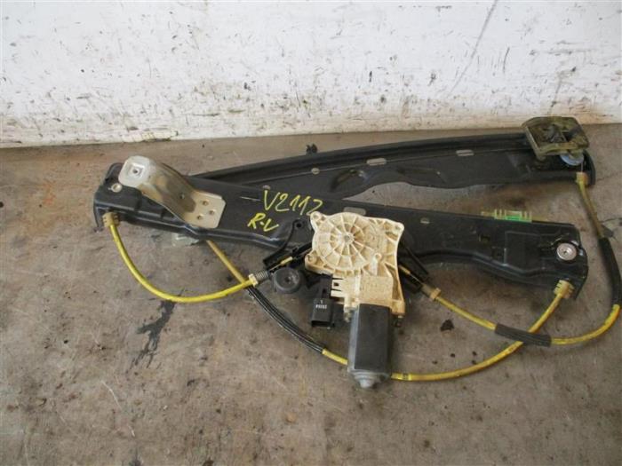 Usados Motor de ventanilla de puerta Landrover Velar Precio de solicitud ofrecido por Autohandel-Smet Gebroeders NV