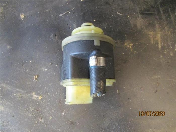 Gebrauchte Kraftstofffilter Mercedes C (W205) C-180 1.6 CDI BlueTEC, C-180 d 16V Preis auf Anfrage angeboten von Autohandel-Smet Gebroeders NV