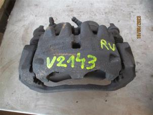 Used Front brake calliper, right Citroen Jumper (U9) 2.2 Blue HDi 165 Price on request offered by Autohandel-Smet Gebroeders NV