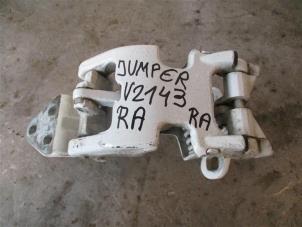 Used Rear door hinge, right Citroen Jumper (U9) 2.2 Blue HDi 165 Price on request offered by Autohandel-Smet Gebroeders NV