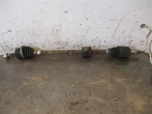 Used Front drive shaft, right Fiat 500L (199) 1.4 16V Price on request offered by Autohandel-Smet Gebroeders NV