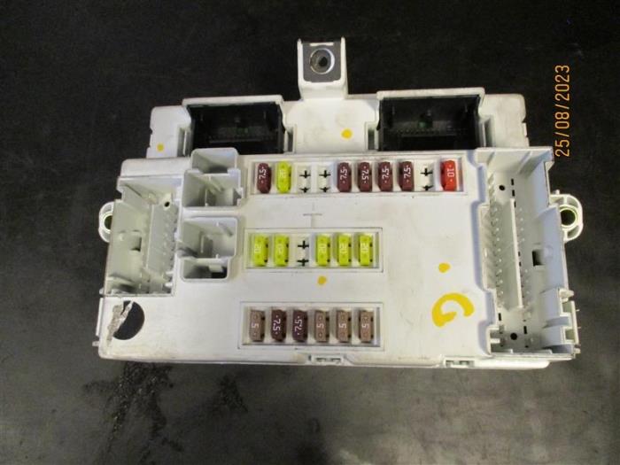 Fuse box from a Fiat 500L (199) 1.4 16V 2015