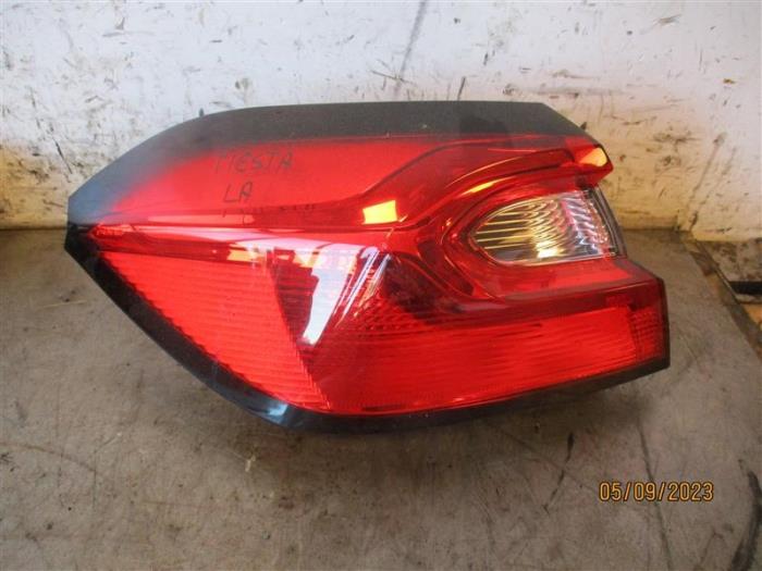 Taillight, left from a Ford Fiesta 7 1.0 EcoBoost 12V 100 2022