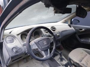 Używane Airbag set + dashboard Seat Ibiza IV SC (6J1) 1.6 TDI 105 Cena na żądanie oferowane przez Autohandel-Smet Gebroeders NV